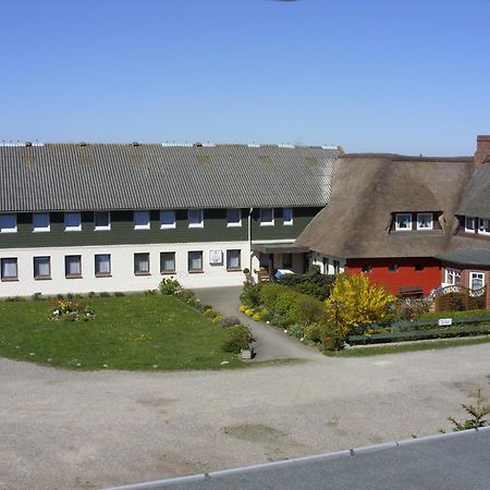 Ferienwohnungen im Hotel garni zur Post Utersum Zimmer foto