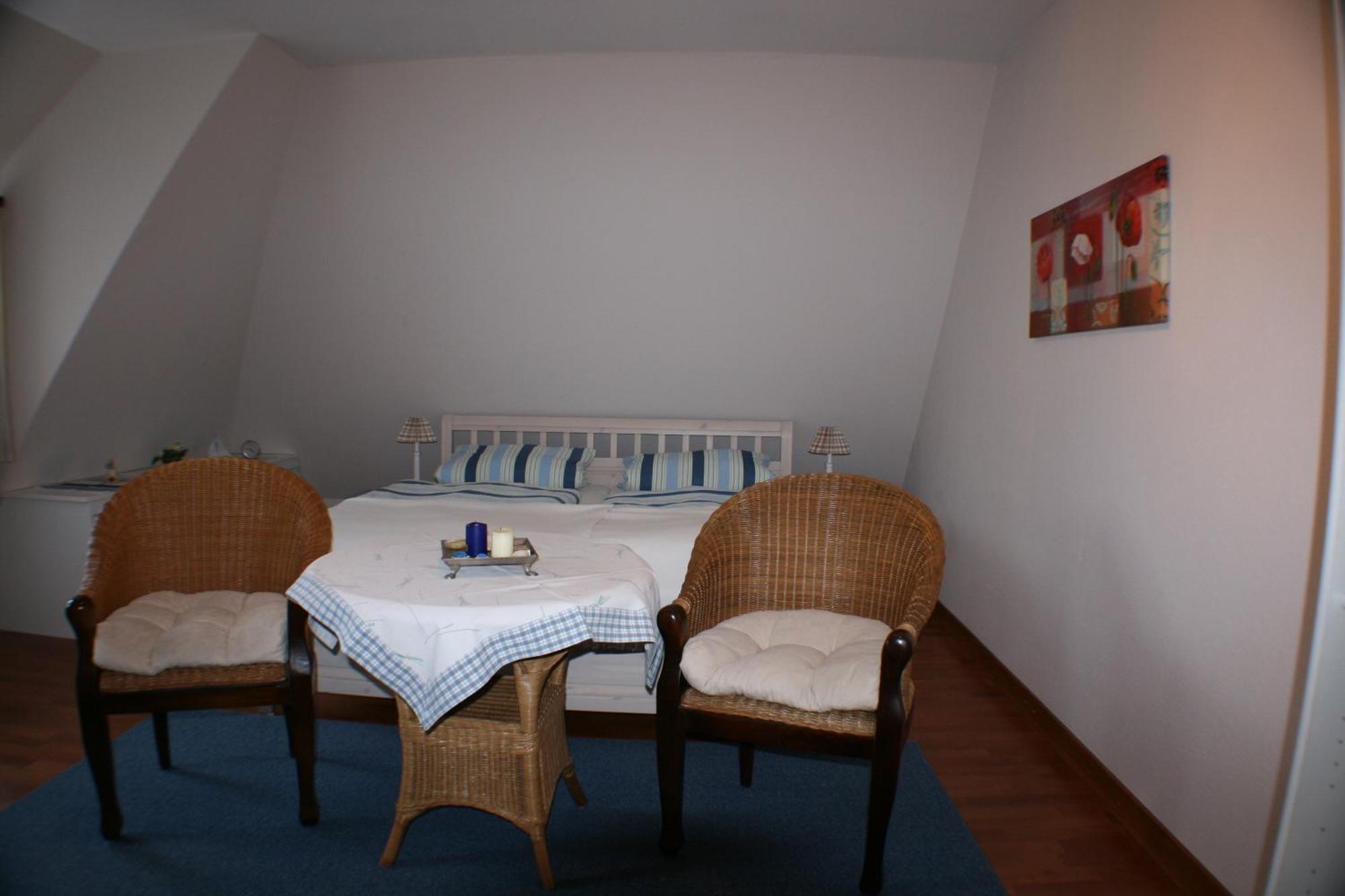 Ferienwohnungen im Hotel garni zur Post Utersum Zimmer foto