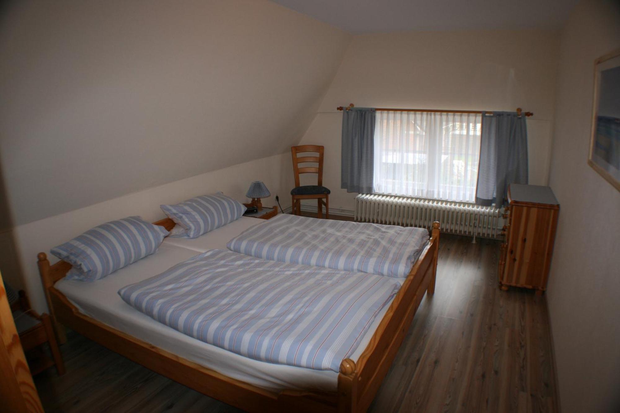Ferienwohnungen im Hotel garni zur Post Utersum Zimmer foto