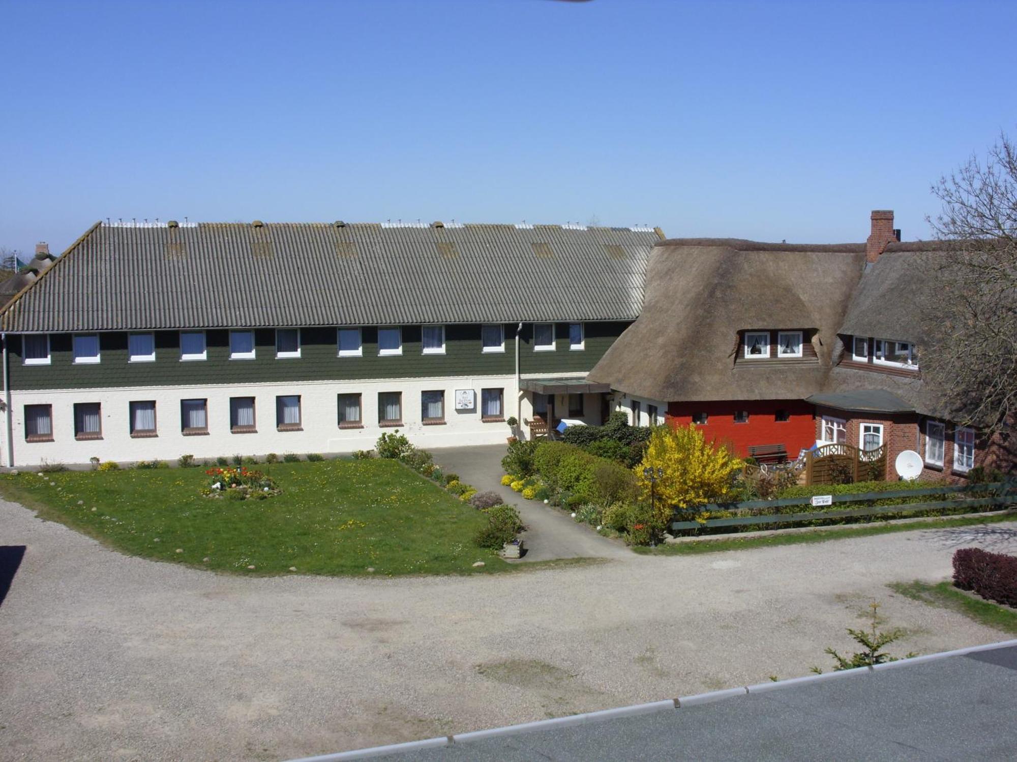 Ferienwohnungen im Hotel garni zur Post Utersum Zimmer foto